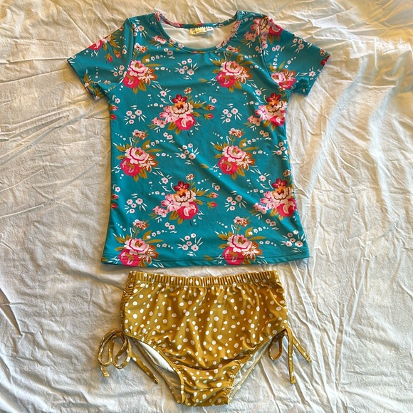 Girls 2-piece short sleeve rash guard - Picture 1 of 2